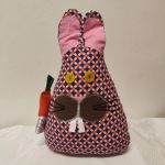 ZAJDA S MRKVÍ, látková hračka, výška hračky 20 cm Chráněná dílna INSPIRACE