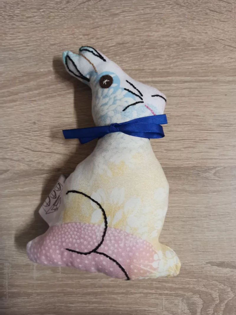 Králík, látková hračka, výška hračky 20 cm Chráněná dílna INSPIRACE