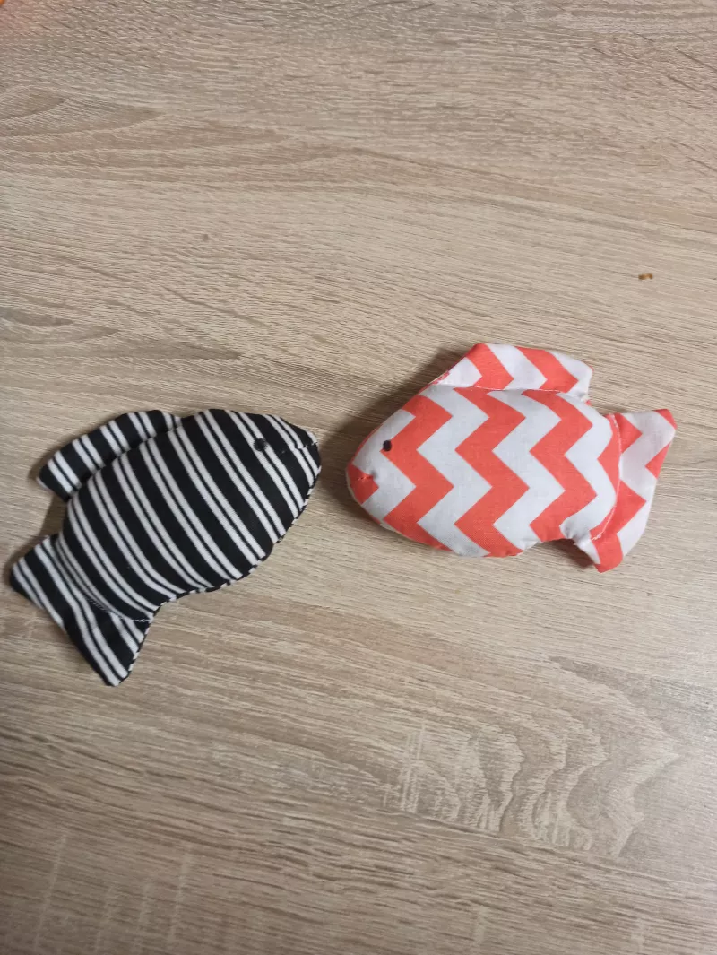 Ručně šitý kapřík se šantou Chráněná dílna INSPIRACE