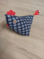 Slepice vyšívaný polštářek