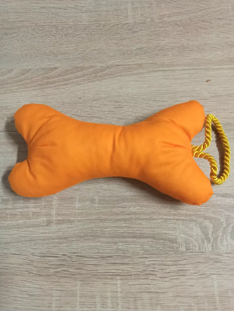Ručně šitá kost pro psy velká, pískací Chráněná dílna INSPIRACE