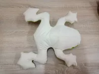 Žabák se srdcem a pískátkem Chráněná dílna INSPIRACE